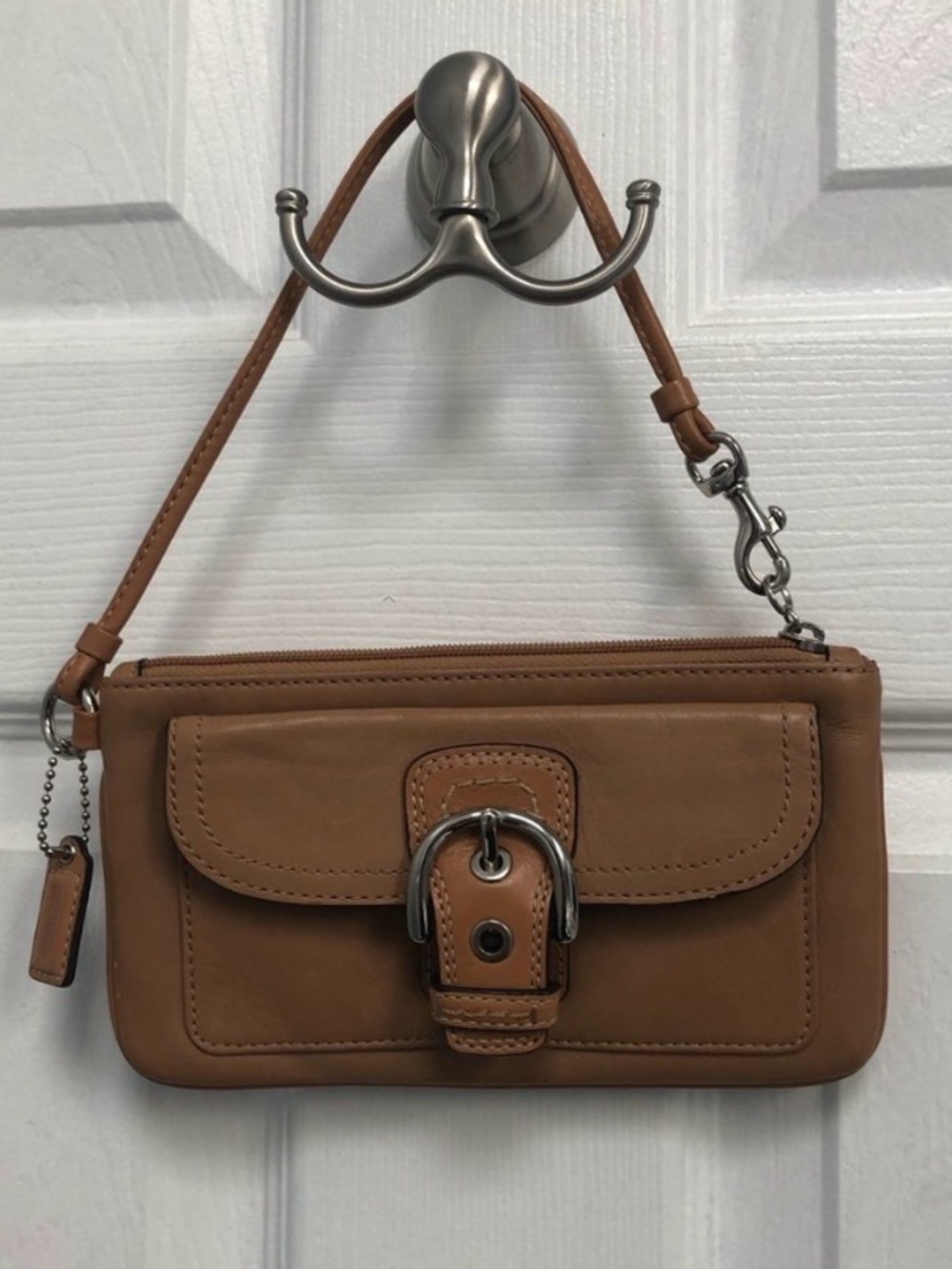 Coach Vintage Soho Tan Leather
Wristlet Wallet Clutch Front
Buckle Accent